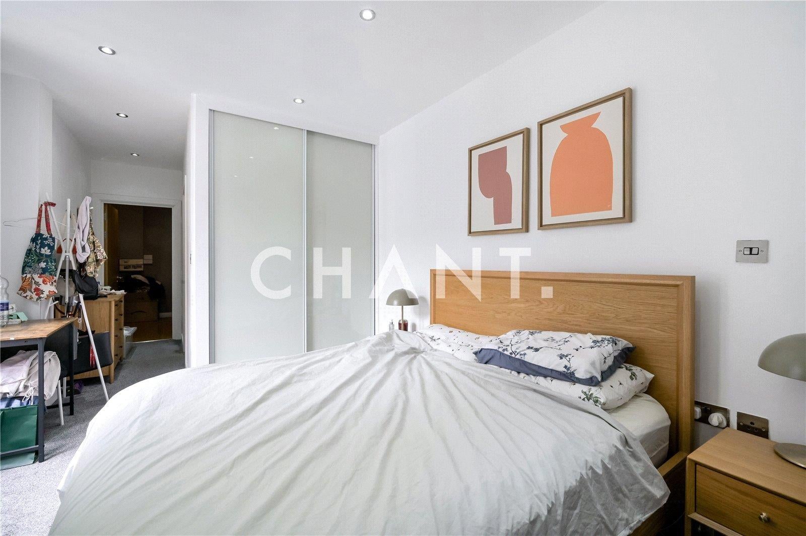 Flat Alie Street in Greater London