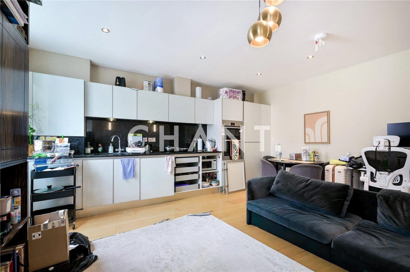 Flat Alie Street in Greater London
