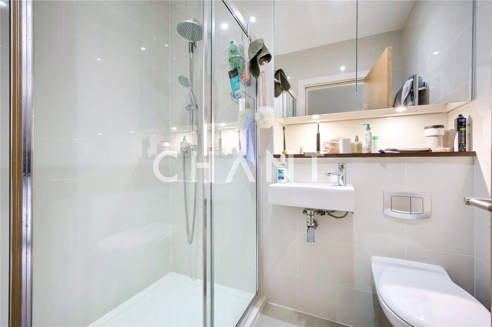 Flat Alie Street in Greater London