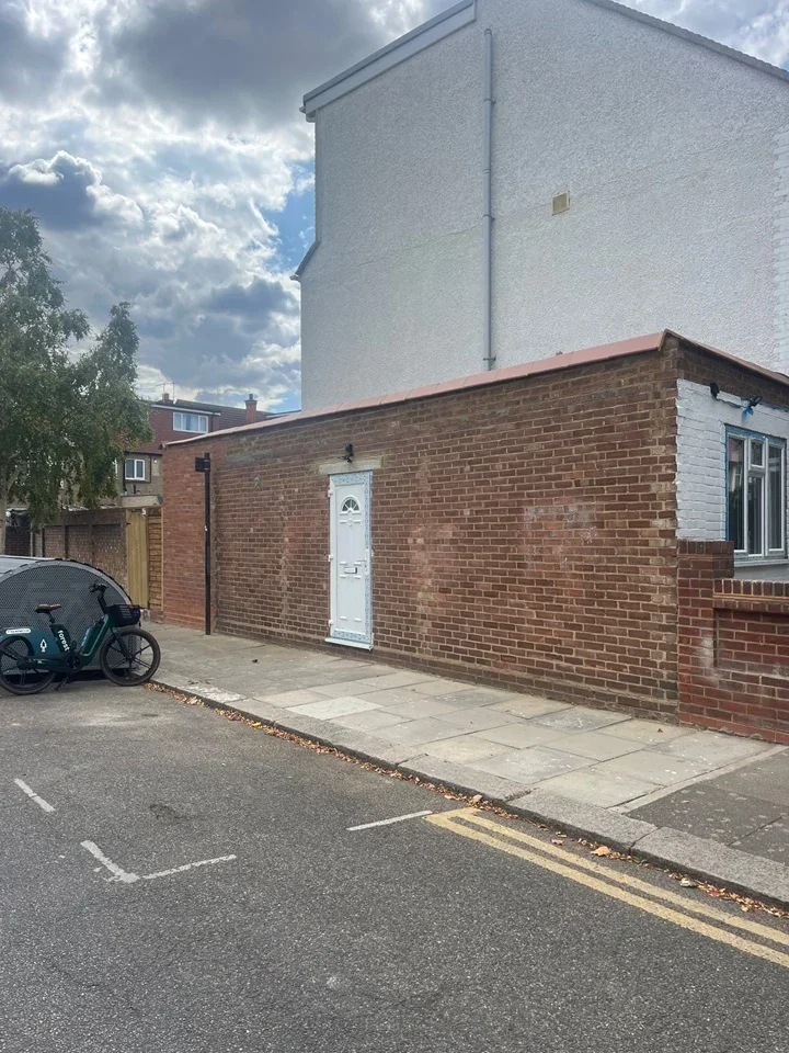 Flat Wilmot Road in Greater London