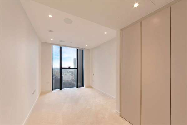 Flat Hale Street in Greater London