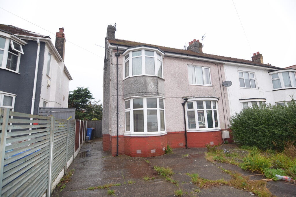 Flat York Avenue in Borough of Wyre