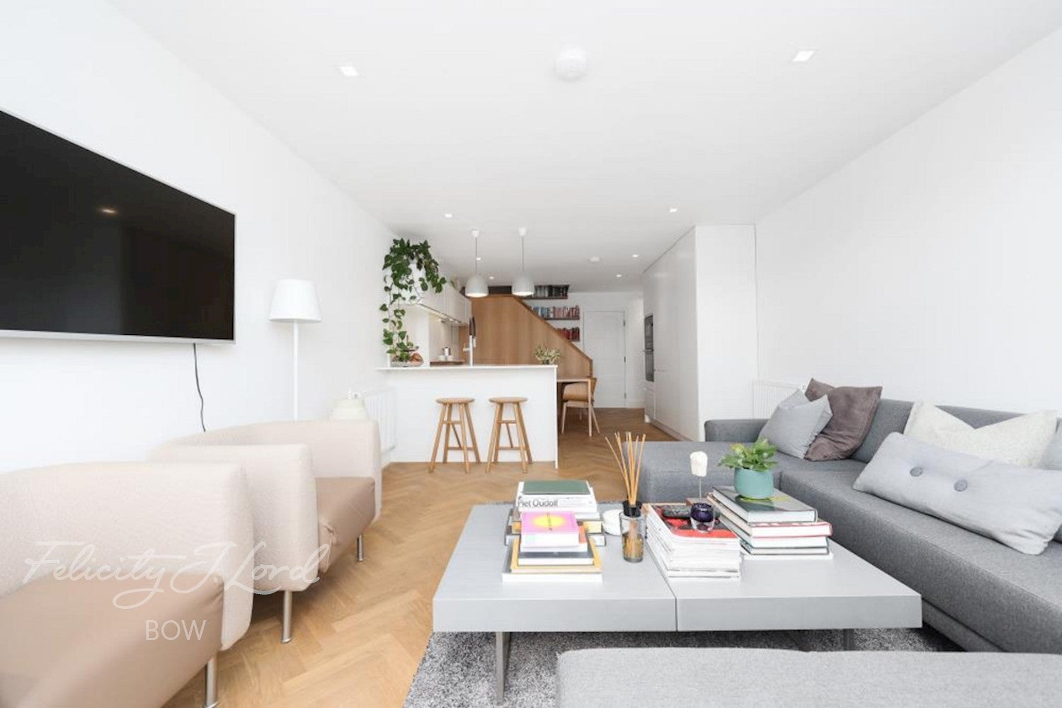 Flat Anderson Square in Greater London