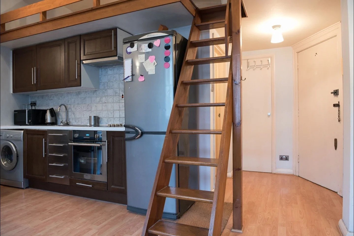 Flat Holyport Road in Greater London