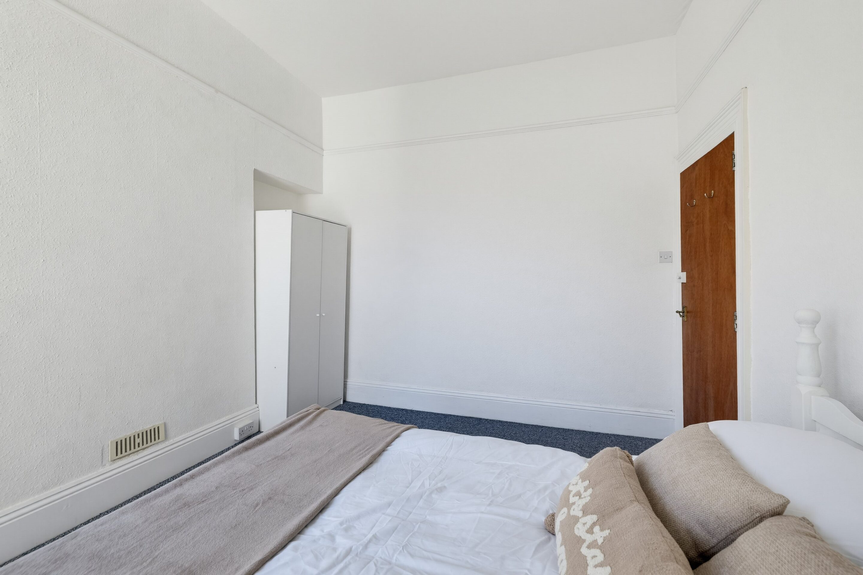 Room Beaumont Road in Plymouth