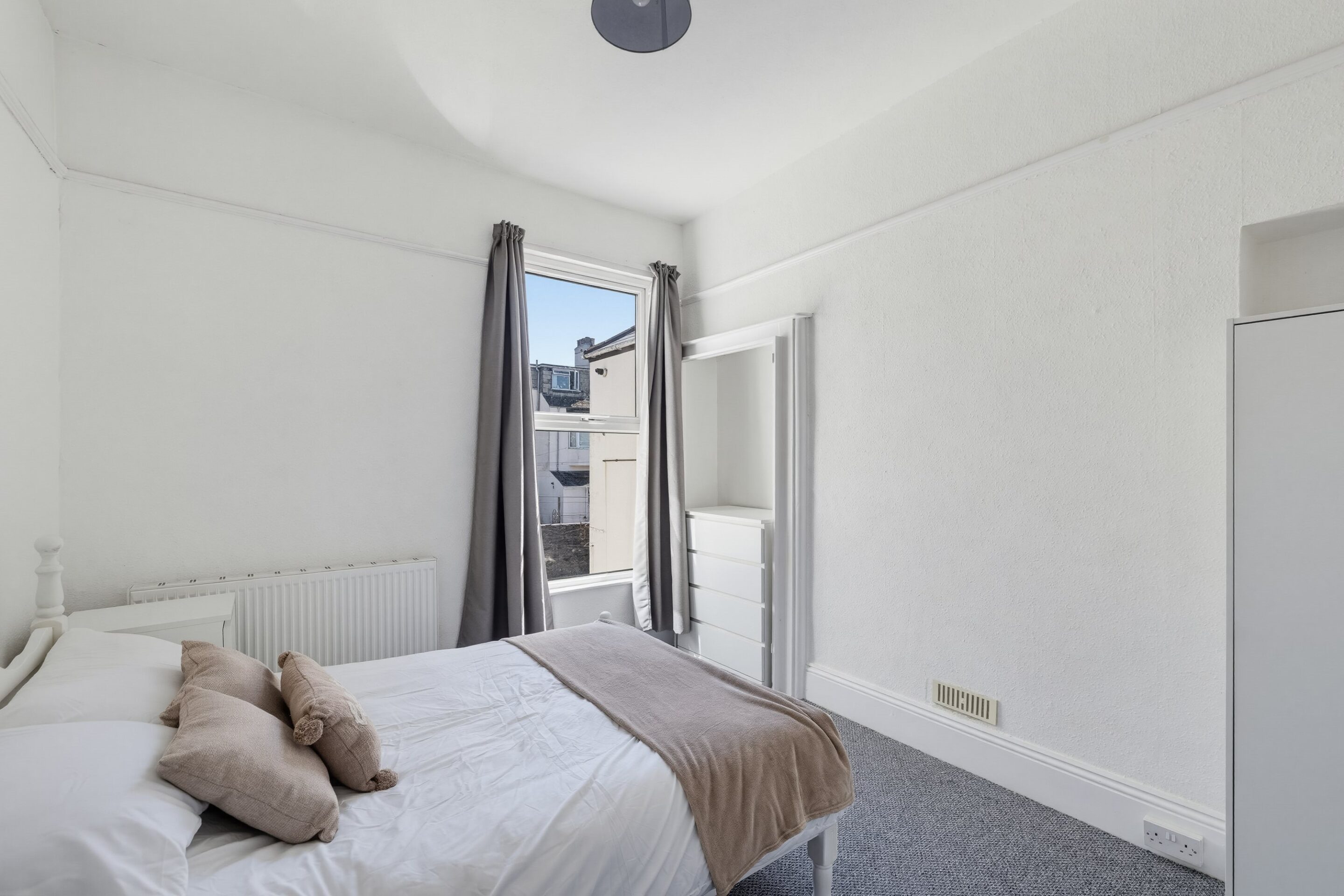 Room Beaumont Road in Plymouth