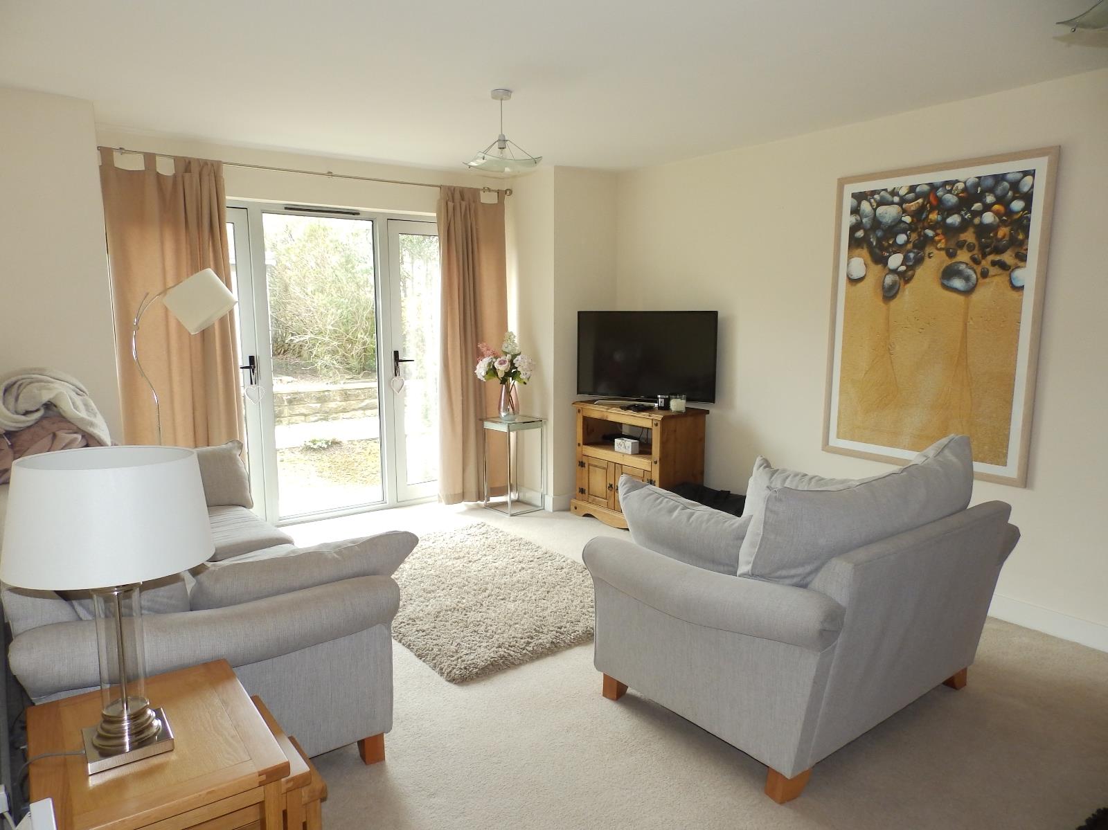 Flat Hawksworth Road in Leeds