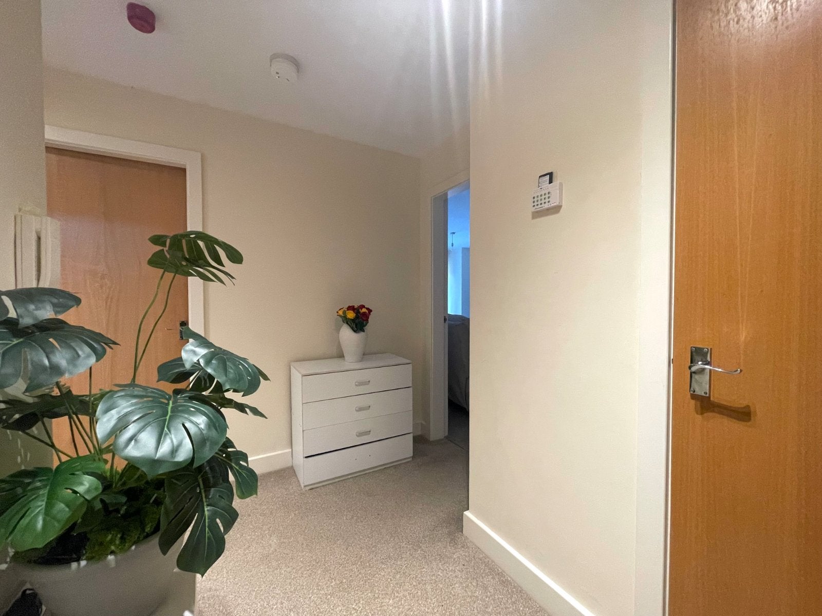 Flat Hawksworth Road in Leeds