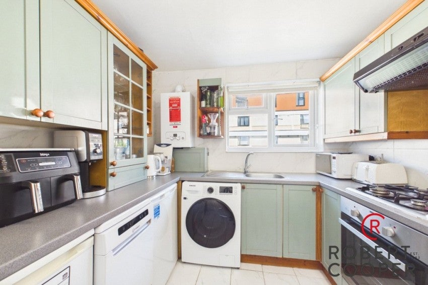 Flat Dollis Crescent in Greater London