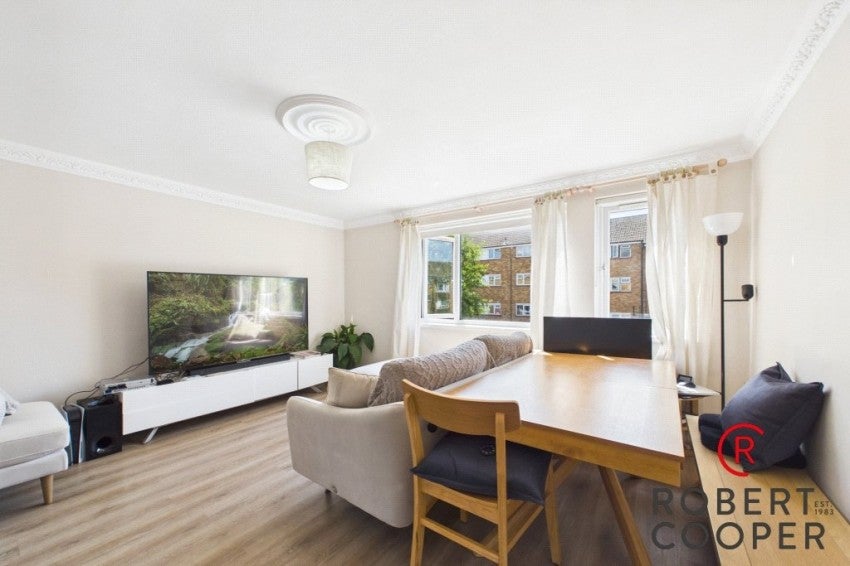 Flat Dollis Crescent in Greater London
