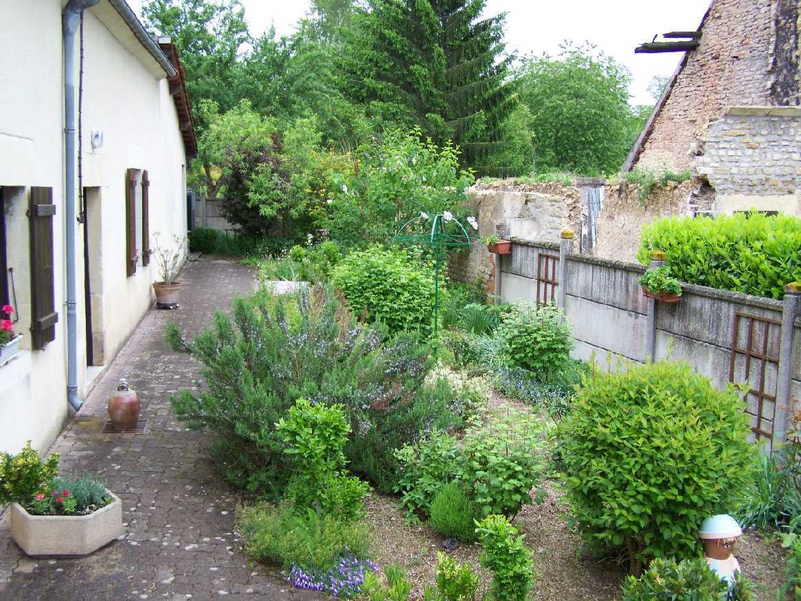 Room Rue du Plessis in Varennes-Vauzelles
