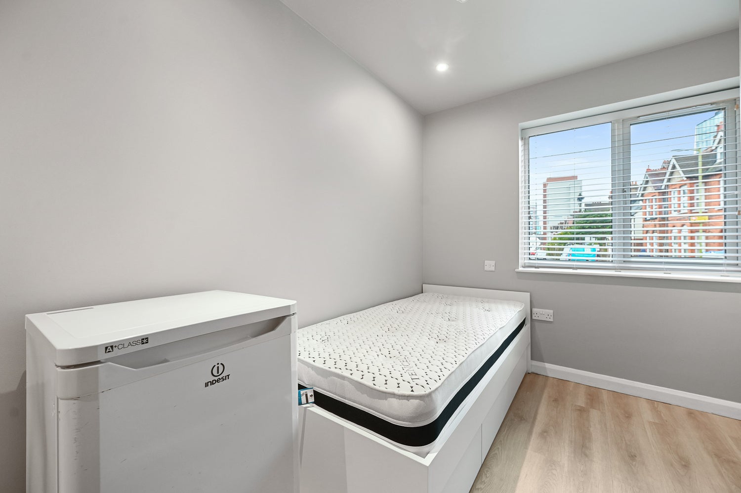 Room Westland Road in Watford
