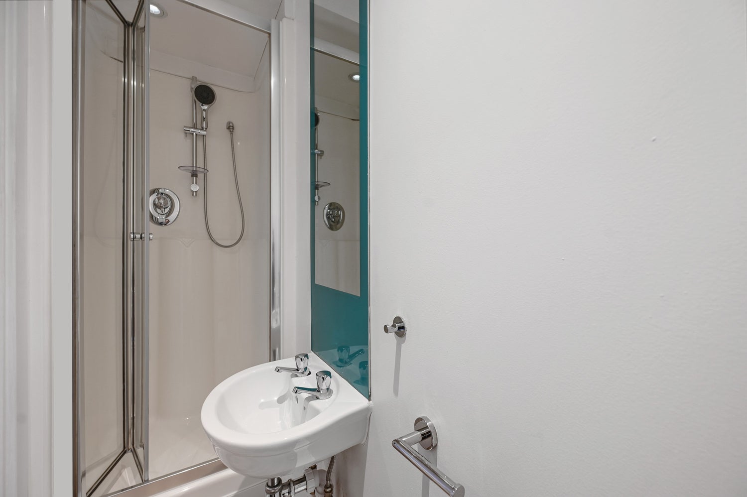 Room Westland Road in Watford