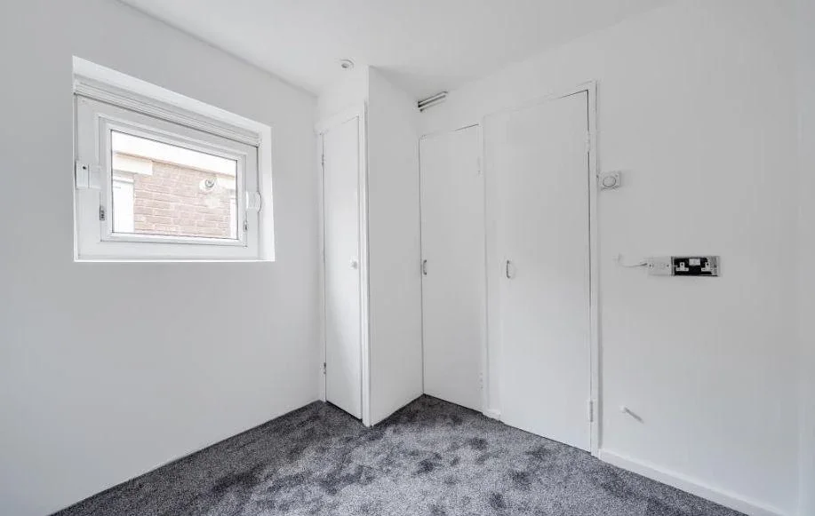 Flat Stonegrove Gardens in Greater London