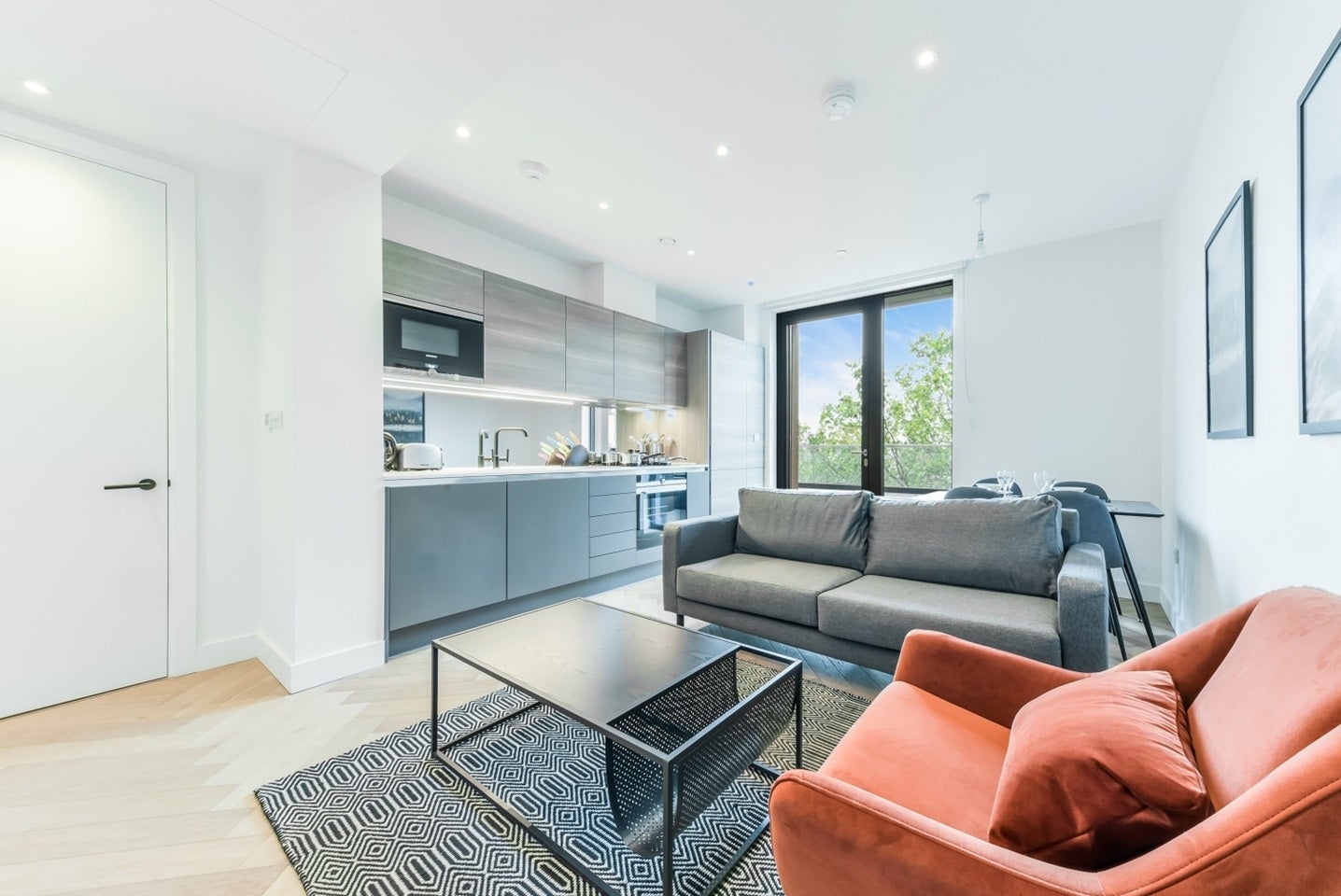 Flat Scawfell Street in Greater London