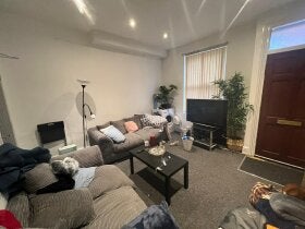 Room Welton Grove in Leeds
