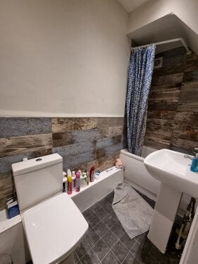 Room Welton Grove in Leeds