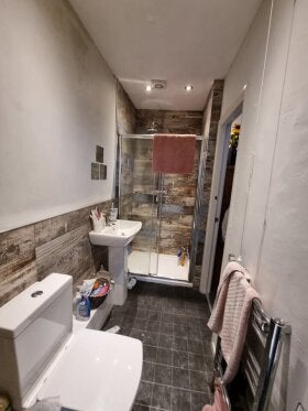 Room Welton Grove in Leeds