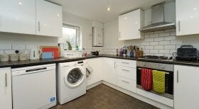 Room Welton Grove in Leeds