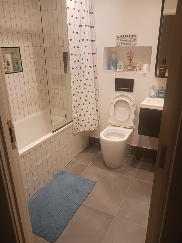 Room Heather Court in Greater London