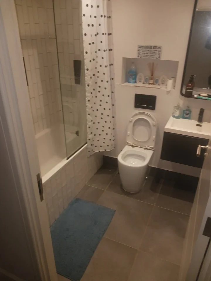 Room Heather Court in Greater London