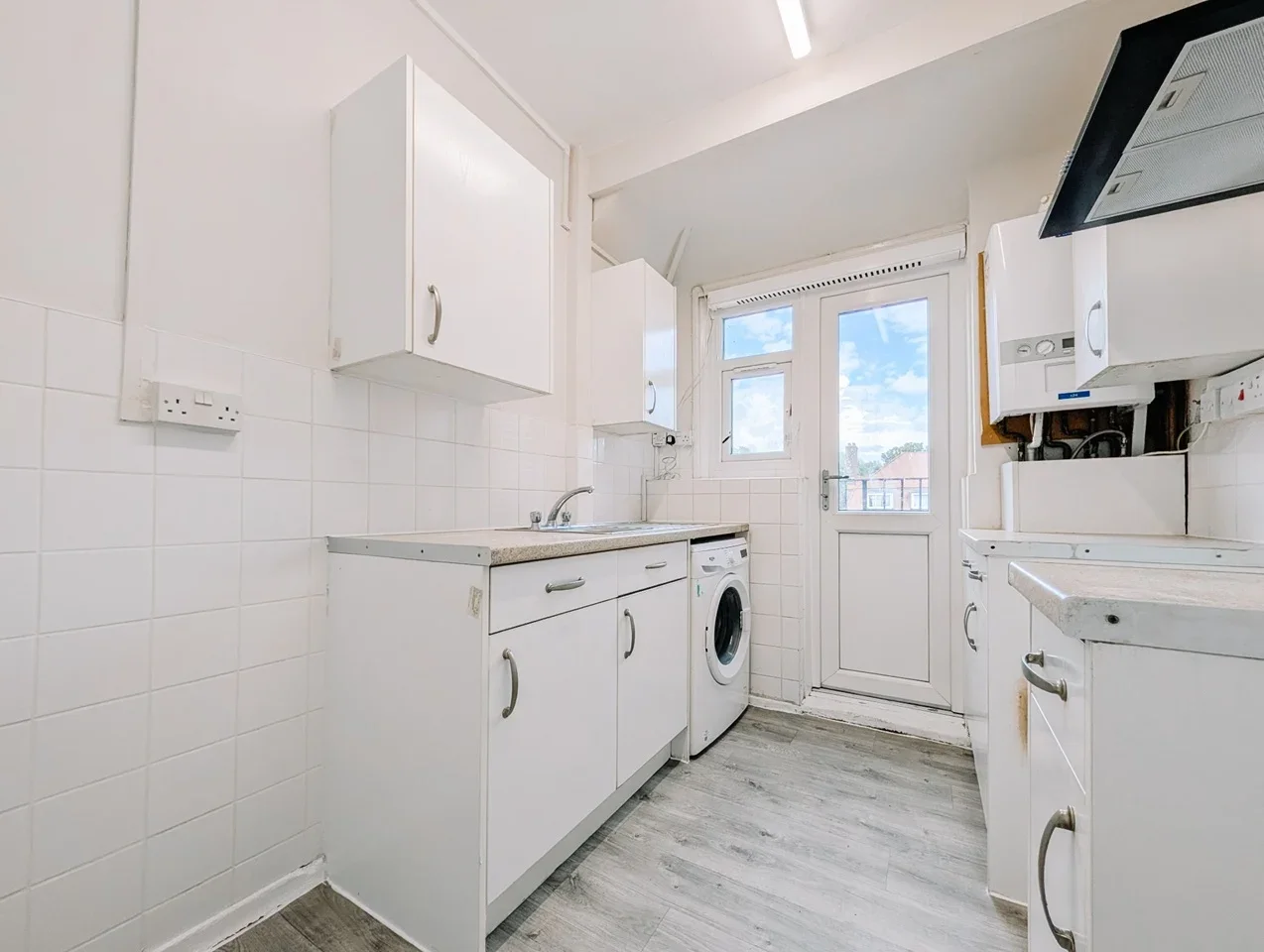 Flat Barnfield Gardens in Greater London