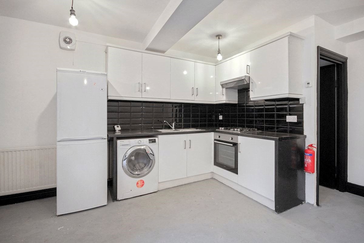 Flat Brett Road in Greater London