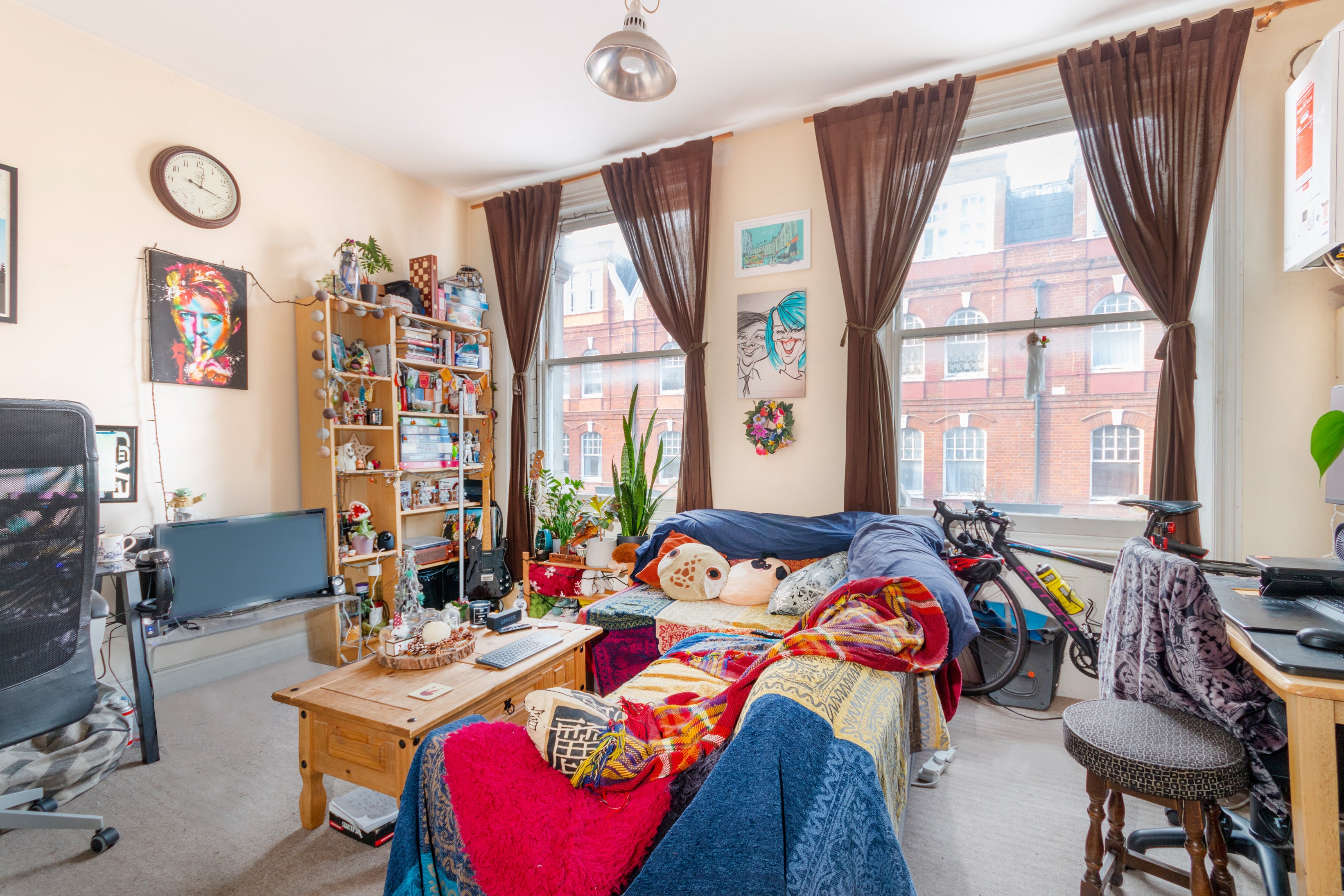 Flat Electric Avenue in Greater London