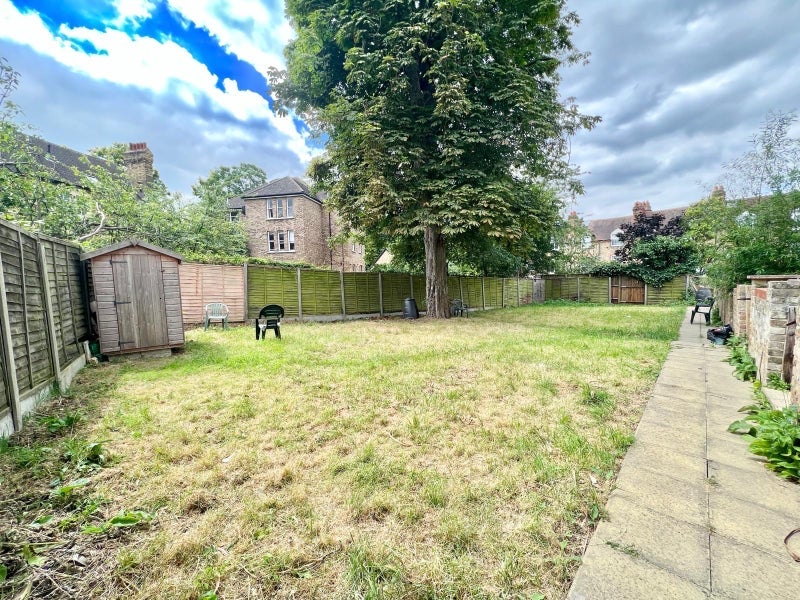 Room Chalsey Road in Greater London