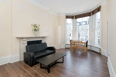 Flat Holland Road in Greater London
