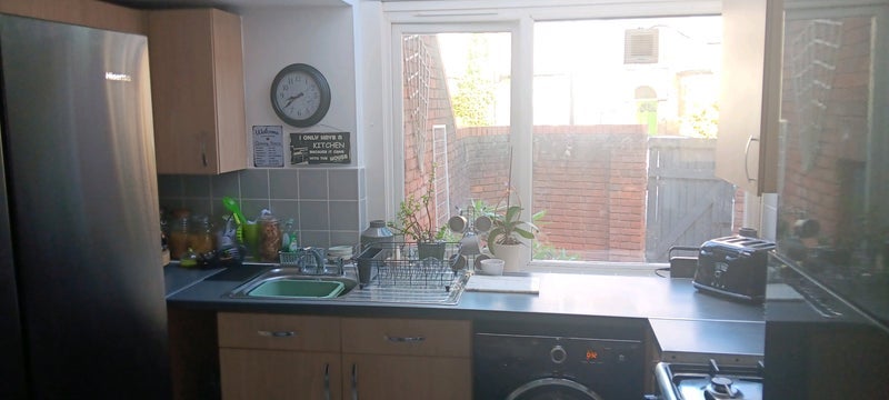 Room Haselrigge Road in Greater London