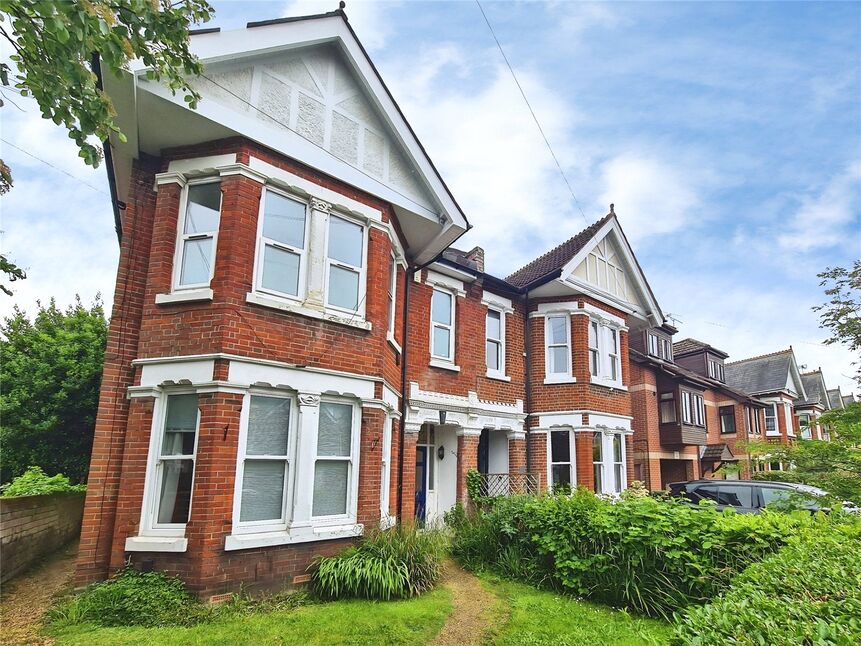 Flat Thornbury Avenue in Southampton
