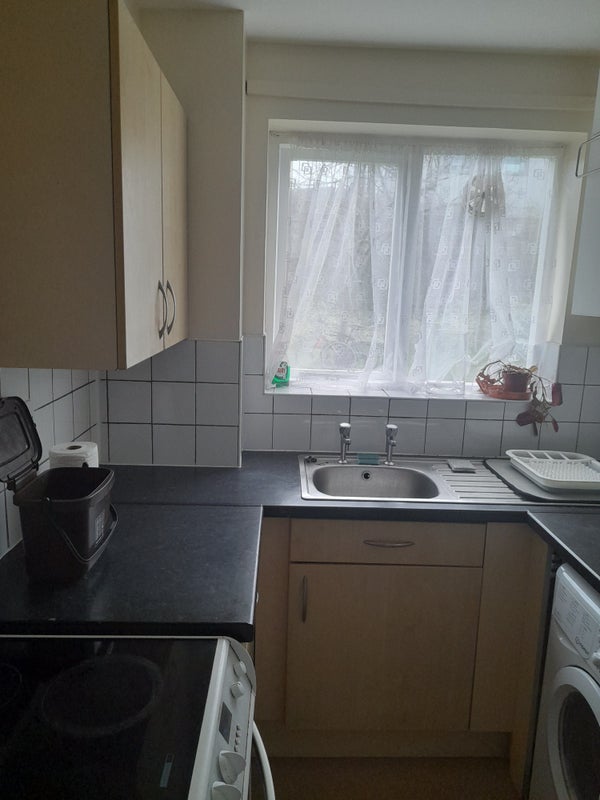 Flat Gandhi Close in Greater London