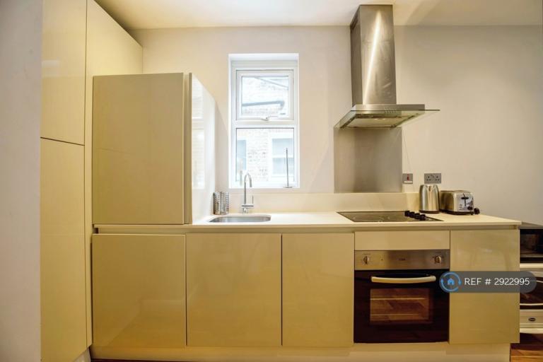 Flat Pennard Road in Greater London