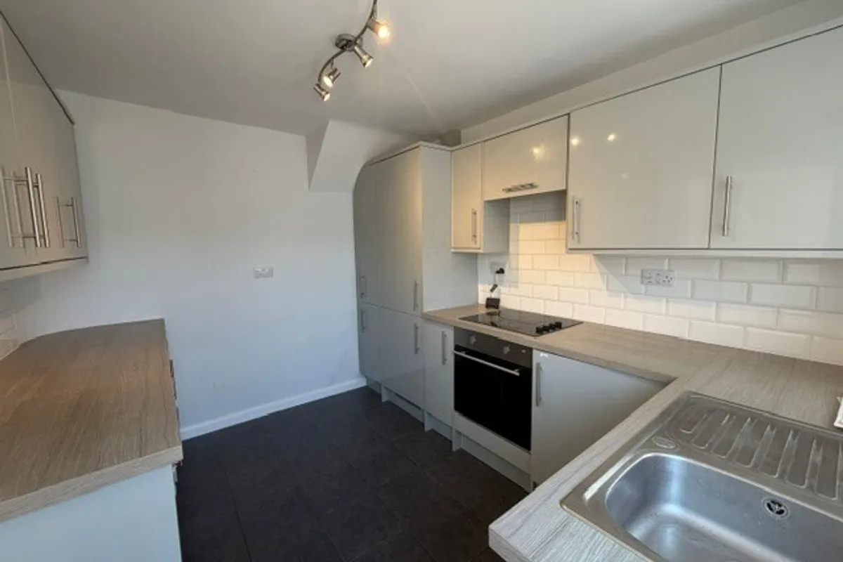 House Curzon Close in Calne