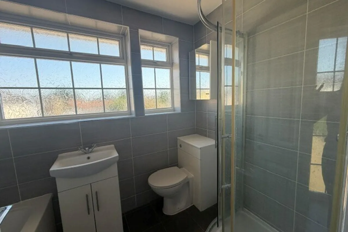 House Curzon Close in Calne