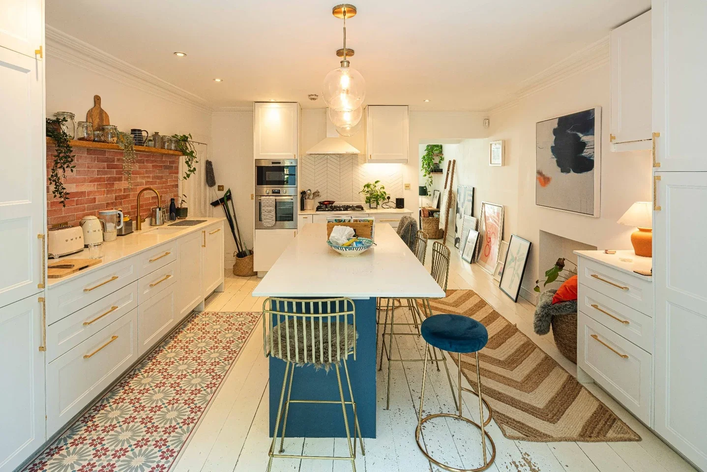 Flat Sinclair Gardens in Greater London