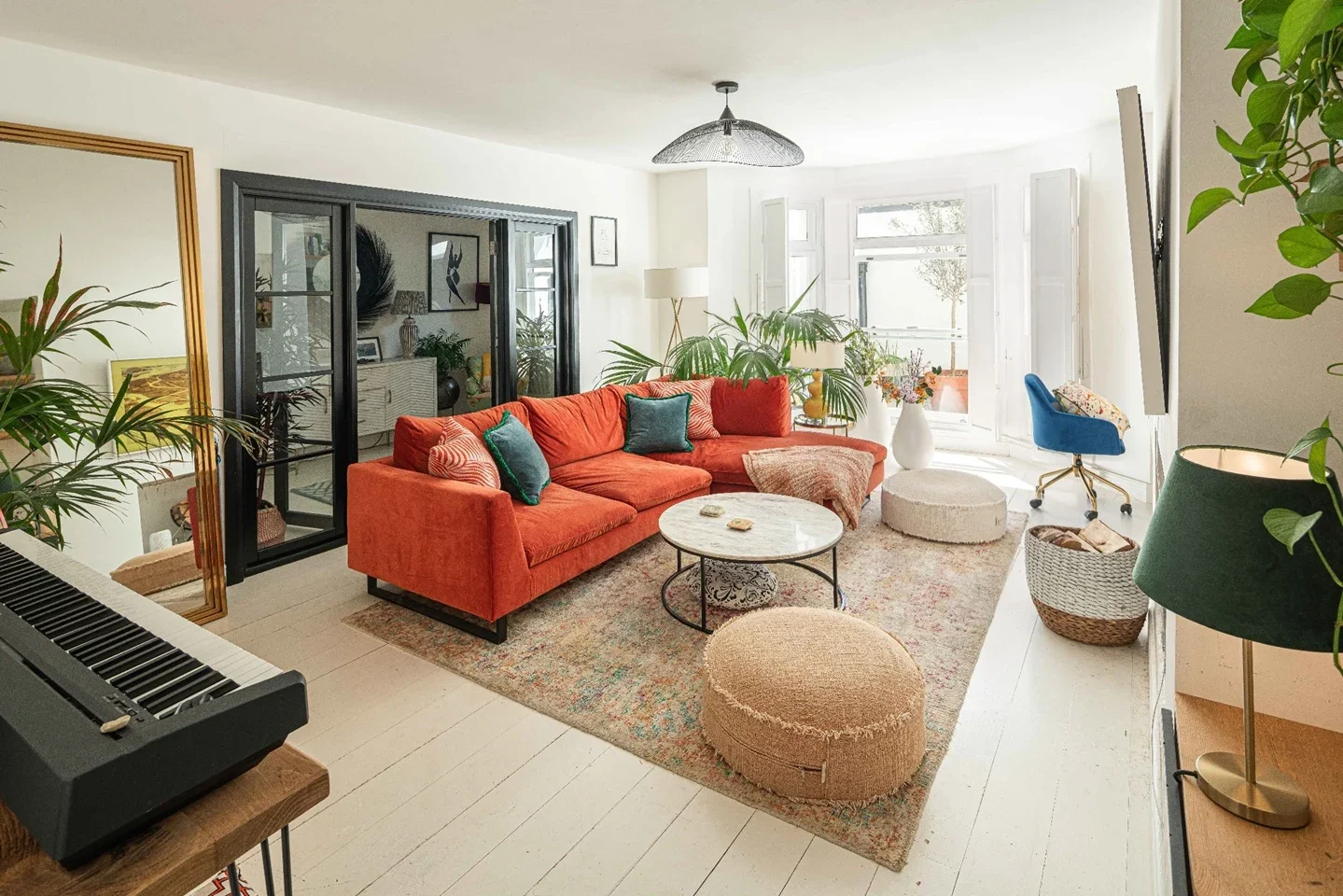 Flat Sinclair Gardens in Greater London