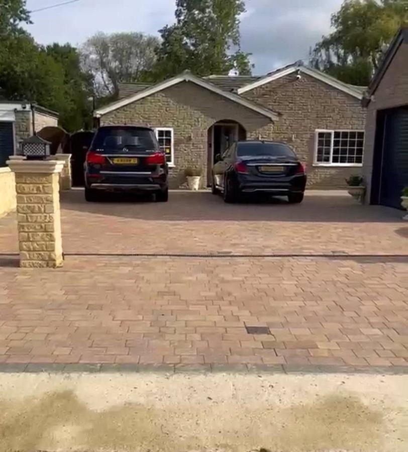House Weir Lane in Cherwell District