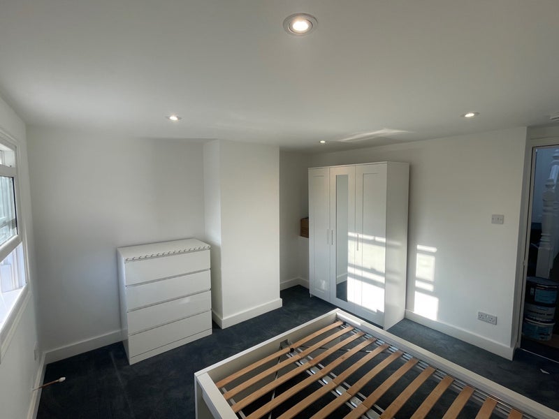 Room Greenford Avenue in Greater London