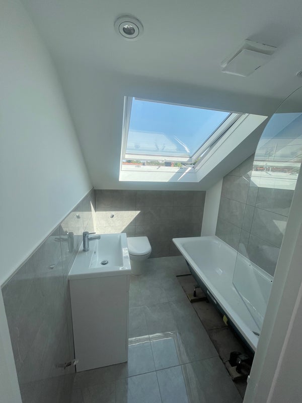 Room Greenford Avenue in Greater London