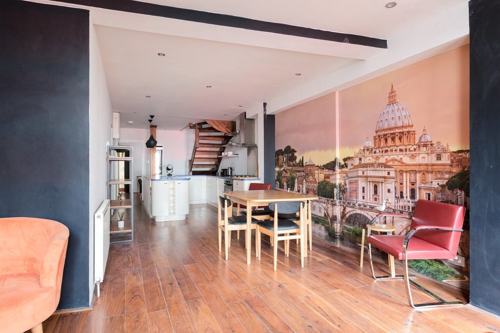 Flat Rivington Street in Greater London
