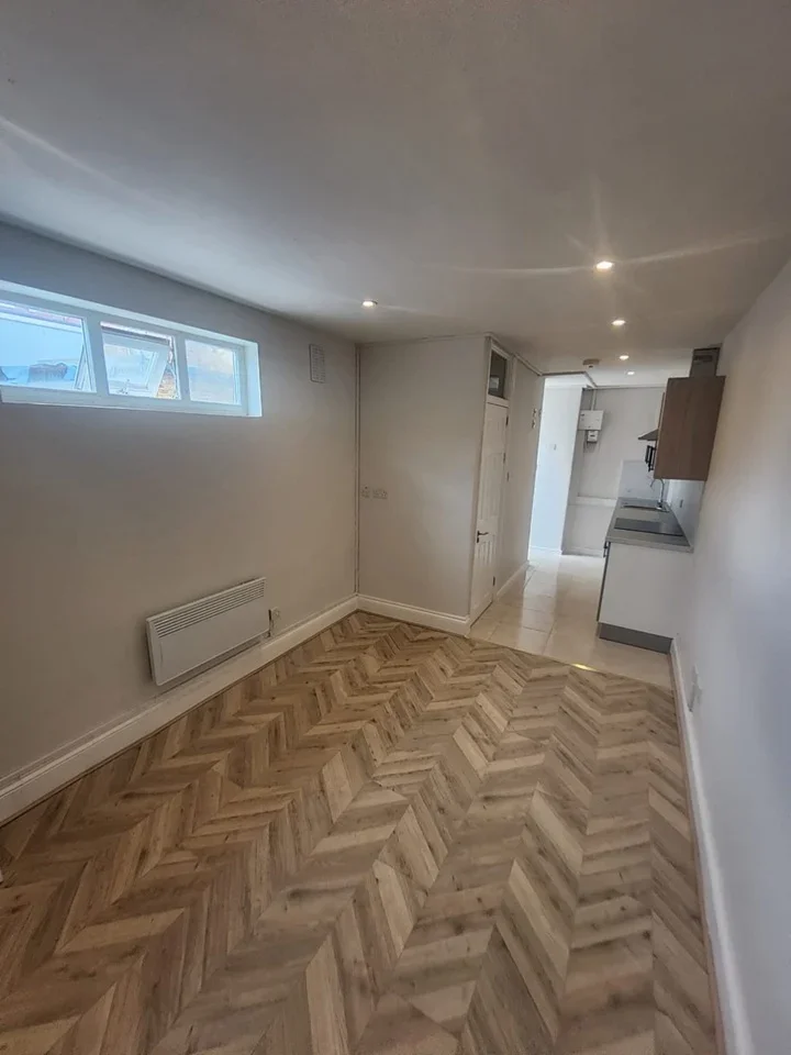 Flat London Road in Greater London