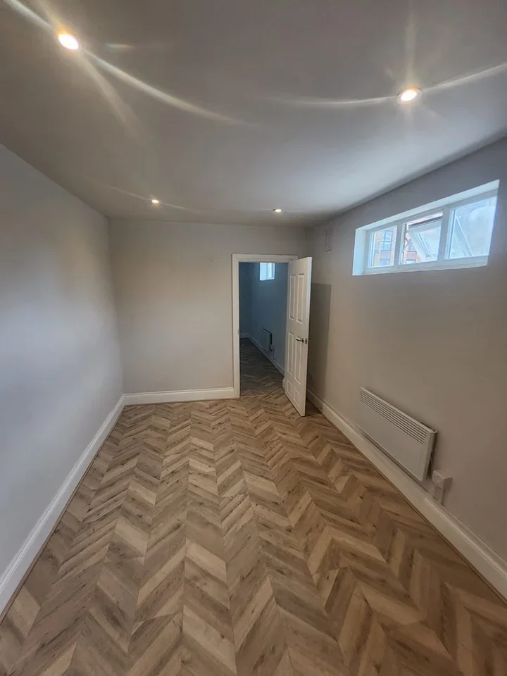 Flat London Road in Greater London
