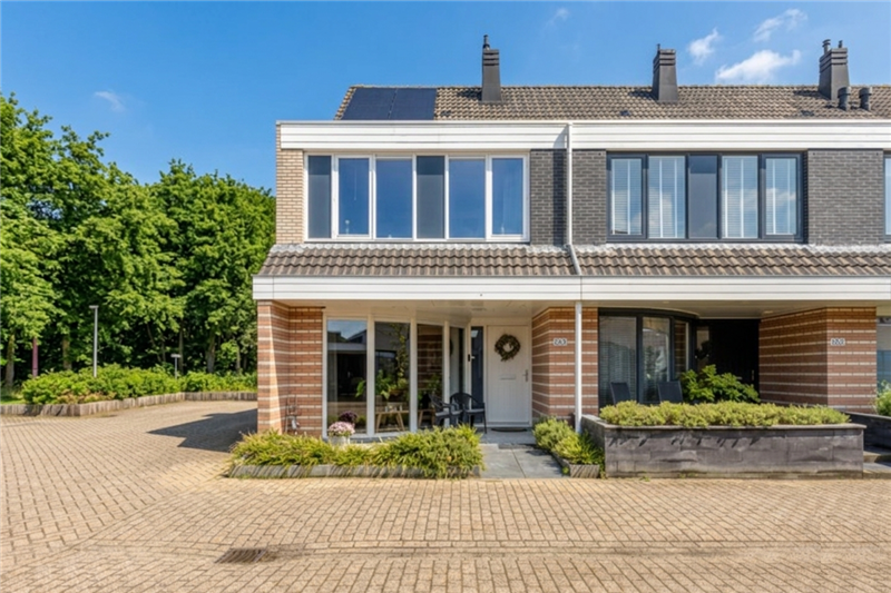 Robert Stolzhof 203 in Hoorn