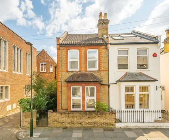 Flat Walpole Crescent in Greater London