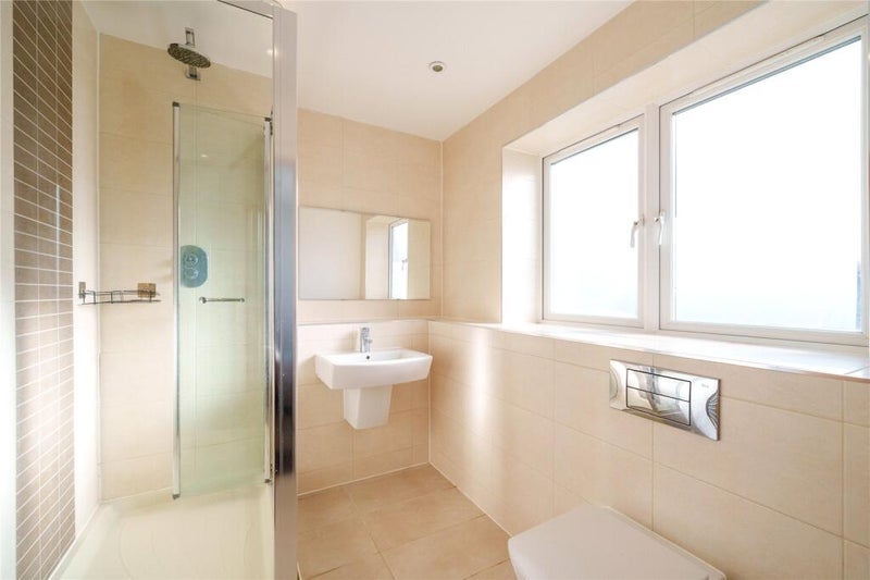 Room Meadowview Road in Greater London
