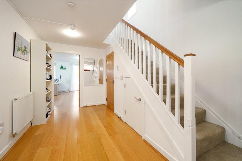 Room Meadowview Road in Greater London