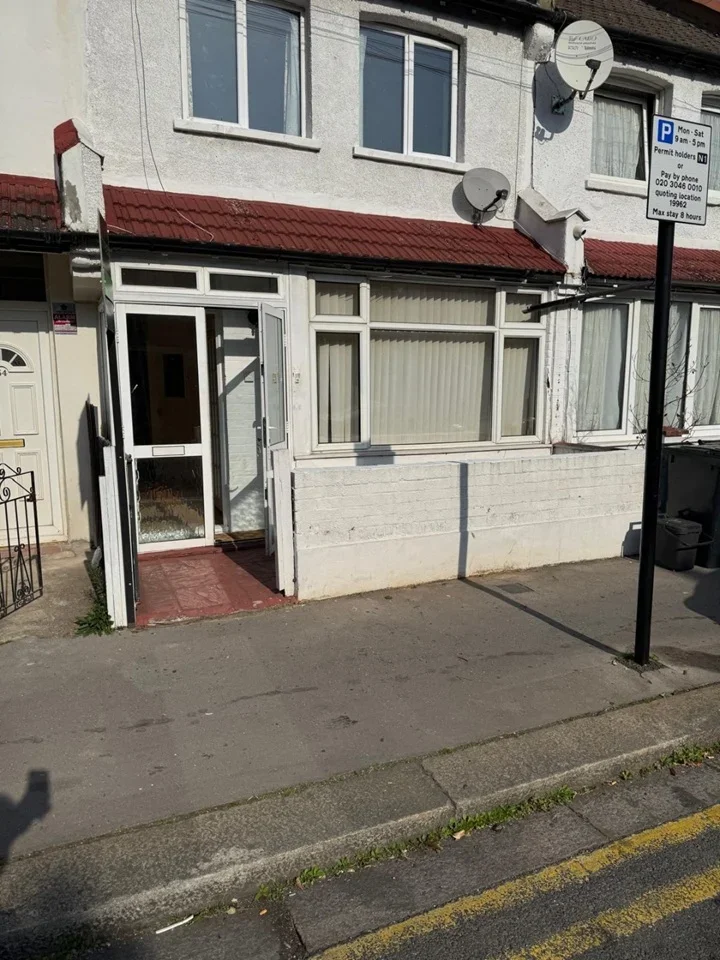 House Lakehall Road in Greater London