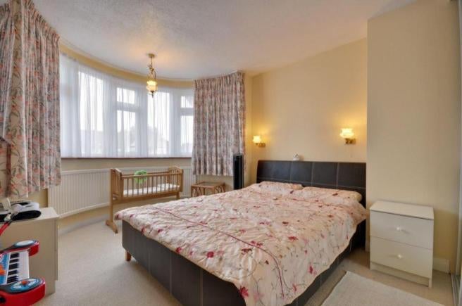 House Ravenswood Crescent in Greater London